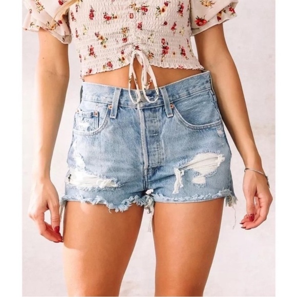 Levi's 501 High Rise Button Fly Blue Distressed Denim Shorts Size 26 - Picture 2 of 6